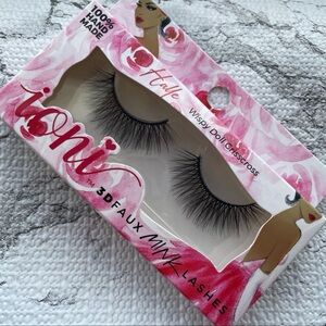 Ioni Lashes